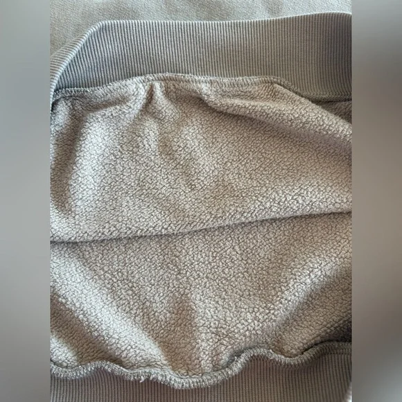 ALO Yoga Gravel Accolade Crew Neck Pullover - Picture 9 of 14